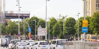 El festival Monegros deja a Lleida sin taxis durante horas por la alta demanda El festival Monegros deja a Lleida sin taxis durante horas por la alta demanda