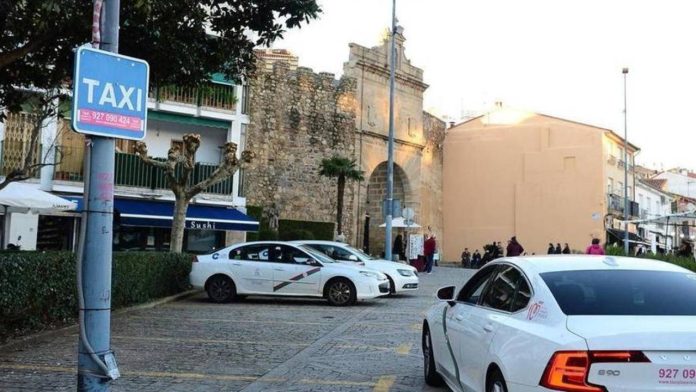 El taxi de Plasencia reivindica su compromiso ante las críticas por el servicio