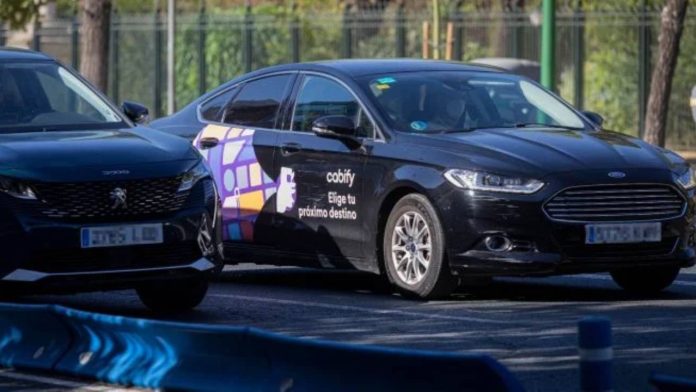 El taxi pierde terreno frente a las VTC_ caen licencias mientras crecen Uber y Cabify El taxi pierde terreno frente a las VTC: caen licencias mientras crecen Uber y Cabify