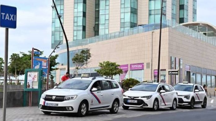 Lanzarote plantea reforzar el servicio de taxi durante el verano con licencias temporales Lanzarote plantea reforzar el servicio de taxi durante el verano con licencias temporales