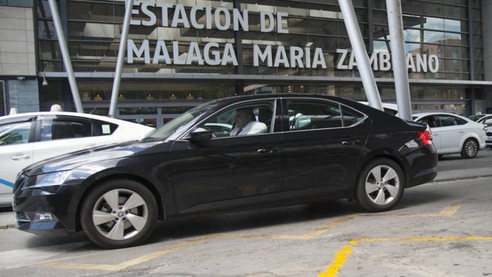 Un conductor de Uber huye con la maleta de unos turistas en Málaga Un conductor de Uber huye con la maleta de unos turistas en Málaga