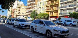 Villajoyosa reúne a partidos políticos y taxistas para analizar la situación del sector Villajoyosa reúne a partidos políticos y taxistas para analizar la situación del sector