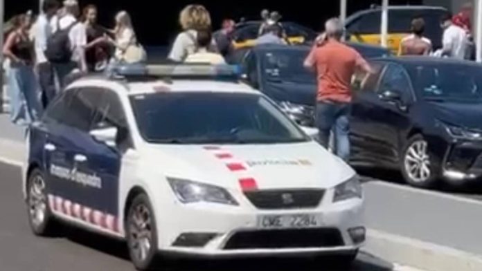 2.400 licencias del taxi de Barcelona trabajan con Uber