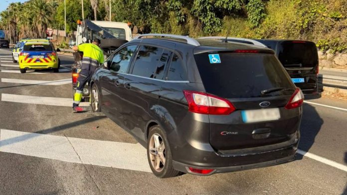 Interceptado un VTC con transporte ilegal y alcoholemia positiva en la B-10 de Barcelona Interceptado un VTC con transporte ilegal y alcoholemia positiva en la B-10 de Barcelona