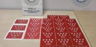Intervenidos distintivos VTC falsificados en un local de Madrid Intervenidos distintivos VTC falsificados en un local de Madrid