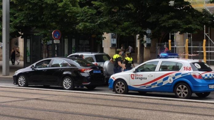 Los taxistas de Zaragoza intensifican la presión contra los VTC irregulares Los taxistas de Zaragoza intensifican la presión contra los VTC irregulares