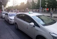 Taxistas de Zaragoza amenazan con parar durante el Vive Latino por las VTC