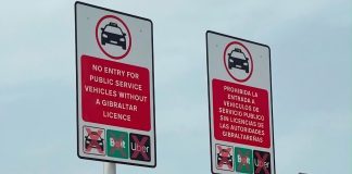 Gibraltar multa a 10 taxistas españoles y bloquea a Uber