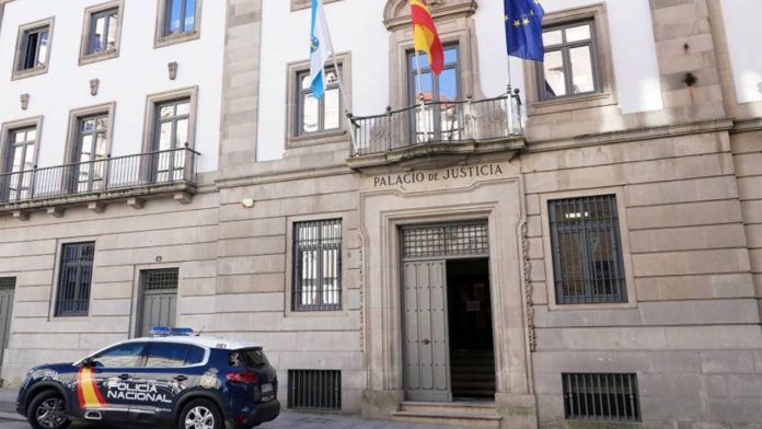 Audiencia Provincial de Pontevedra Condenadas en Vigo por no pagar un taxi de 14 euros