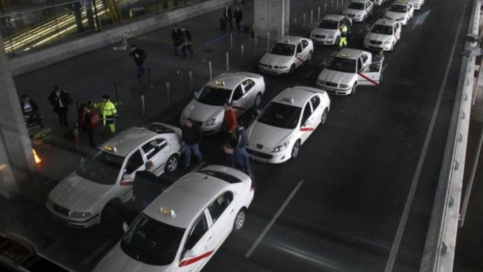 Del aeropuerto al ocio nocturno_ los trayectos más frecuentes en taxi en España Del aeropuerto al ocio nocturno: los trayectos más frecuentes en taxi en España