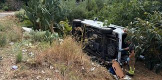 Dos heridos tras volcar un taxi entre Reus y Constantí Dos heridos tras volcar un taxi entre Reus y Constantí