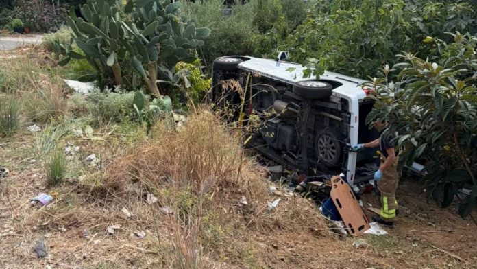 Dos heridos tras volcar un taxi entre Reus y Constantí Dos heridos tras volcar un taxi entre Reus y Constantí