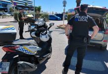 Eivissa inmoviliza un taxi pirata y propone una multa de 15.000 euros Eivissa inmoviliza un taxi pirata y propone una multa de 15.000 euros