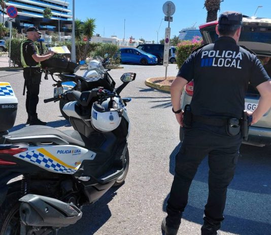 Eivissa inmoviliza un taxi pirata y propone una multa de 15.000 euros Eivissa inmoviliza un taxi pirata y propone una multa de 15.000 euros