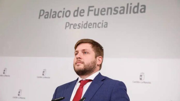 El consejero de Fomento de Castilla-La Mancha, Nacho Hernando Al menos tres taxistas de Almadén se sumarán al transporte a demanda