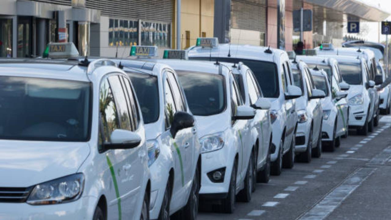 Eivissa inmoviliza un taxi pirata y propone una multa de 15.000 euros 1 El taxi de Ibiza subirá sus tarifas hasta un 9%, congeladas desde 2023