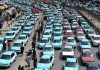 Los taxistas afganos desafían la prohibición de música de los talibanes Los taxistas afganos desafían la prohibición de música de los talibanes