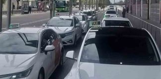 Más de 80 taxis salen de Córdoba tras el accidente ferroviario Más de 80 taxis salen de Córdoba tras el accidente ferroviario
