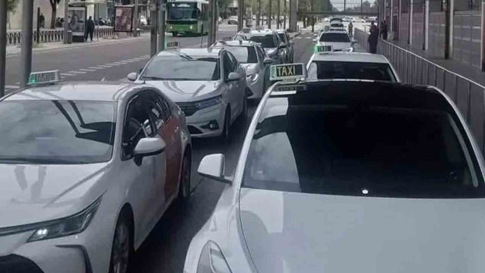 Más de 80 taxis salen de Córdoba tras el accidente ferroviario